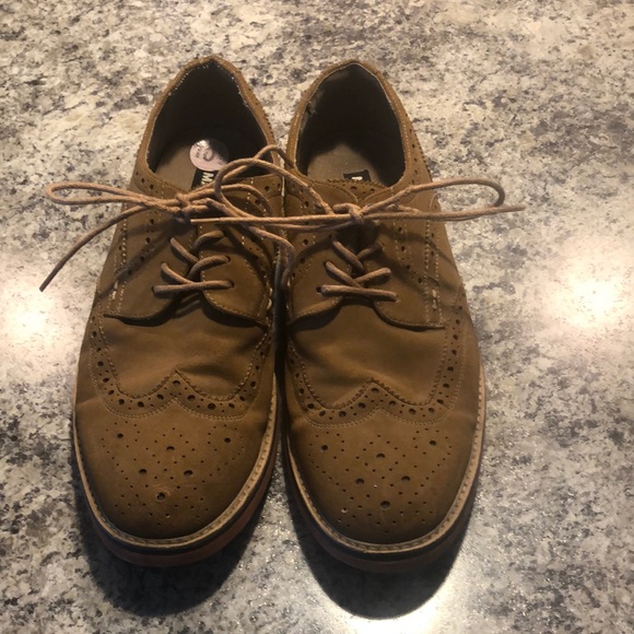 Steve Madden Other - Steve Madden tan suede wingtip